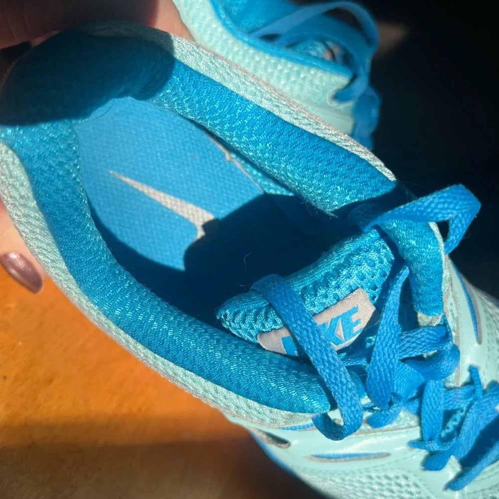 Nike shoes - Picture 7 of 9